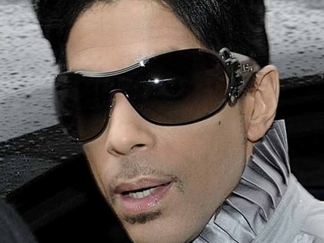 Родственники Принса будут судиться с его врачом