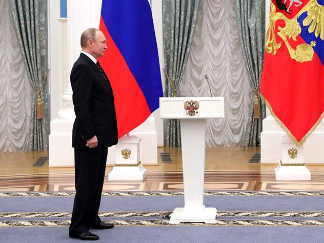 Путин наградил орденами и званиями деятелей культуры