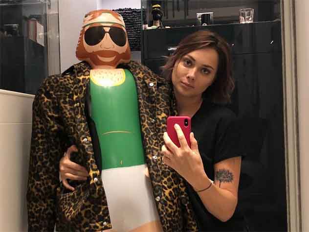 Актриса и телеведущая Настасья Самбурская рередко радикально меняет имидж, да так что не узнать