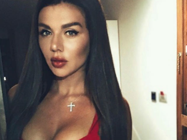 Седокова похвасталась декольте