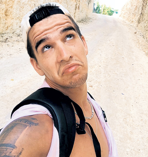 Композиции хип-хопера Фёдора Инсарова (он же Федук, который «трубку бы курил, если б был моряком») всегда в первой тройке в российских чартах