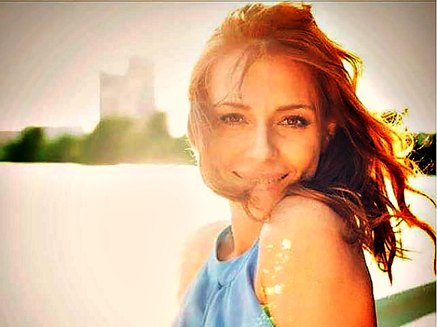 Поклонников Толкалиной тронула ее дружба со старым деревом