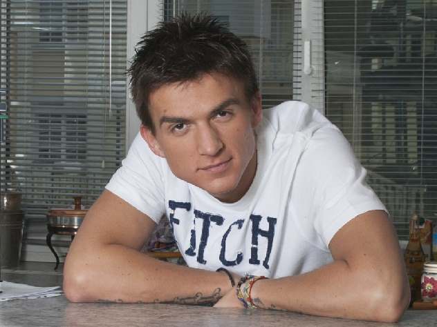 Фото поцелуя Лазарева и Топалова