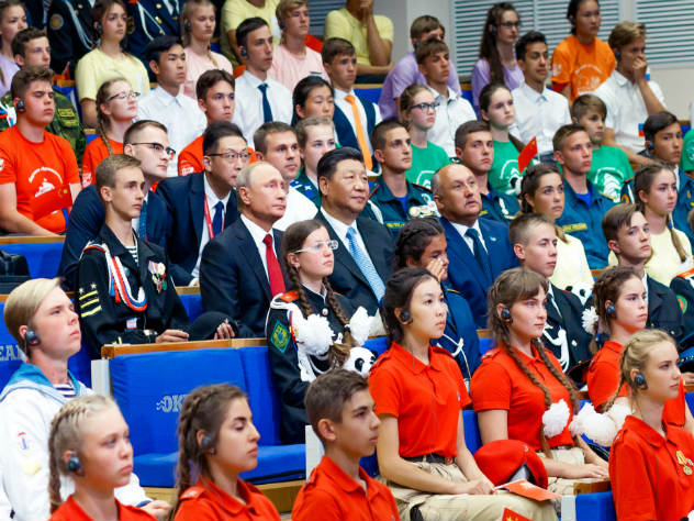 Путин стал вожатым