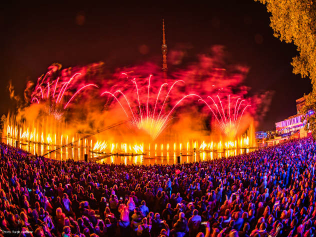 Световое шоу на фестивале "Круг света"