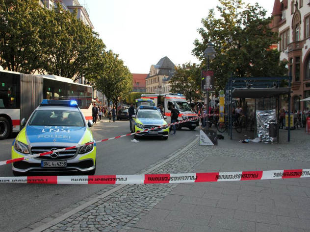 В Германии мужчина напал на прохожих с ножом