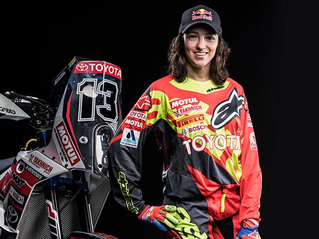 Первая в мире женщина проехала "Дакар" без механиков