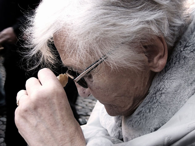 Болезнь Альцгйемера: кто подвержен риску заболеть и как распознать раннюю стадию