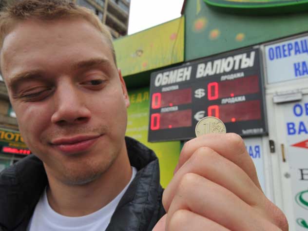 Рубль начал подниматься после краткосрочного падения