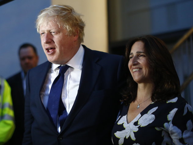 Бывший министр иностранных дел Великобритании, бывший мэр Лондона Борис Джонсон и его жена Марина Уилер
