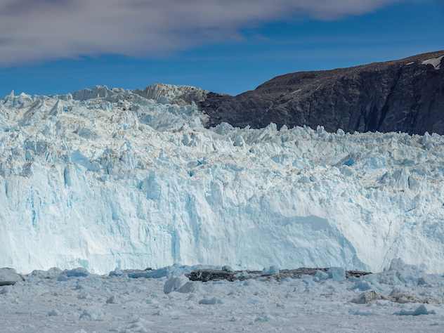 Арктический ледник, 200 метров в высоту, территория Гренландии