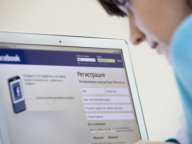 фейсбук** будет проверять на дезинформацию фото и видео