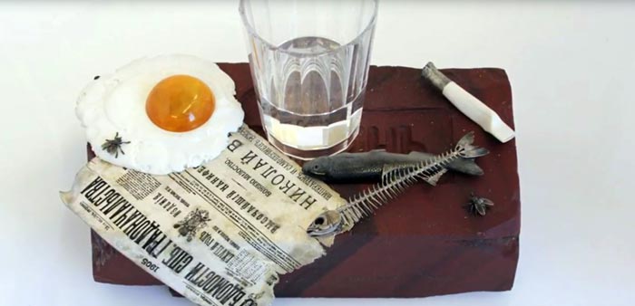 «Завтрак пролетария», 1905 год, хрусталь, кварц, яшма, янтарь, серебро, эмаль. Источник: YouTube