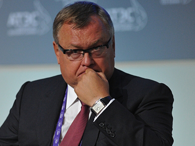 Глава ВТБ Андрей Костин рассказал о судьбе долларовых вкладов