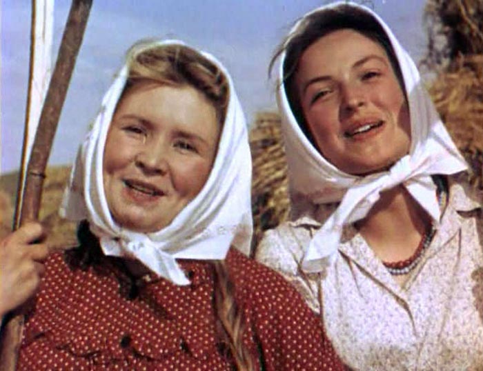 Екатерина Савинова (слева) и Клара Лучко в фильме «Кубанские казаки», 1949 г.
