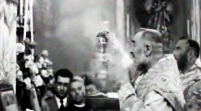 Падре Пио во время богослужения. Источник: youtube.com