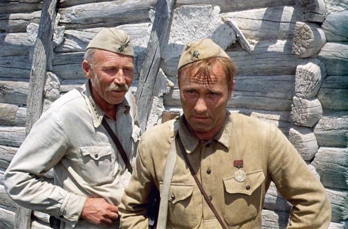 Иван Лапиков и Василий Шукшин в фильме «Они сражались за Родину», 1975 г.