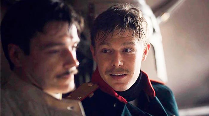 Максим Матвеев и Никита Ефремов (справа) в фильме «Анна Каренина», 2017 г.