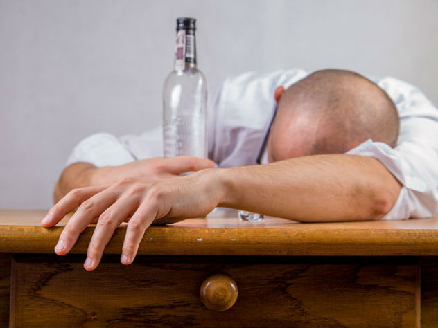 Запрет продажи алкоголя до 21 года - ВЦИОМ