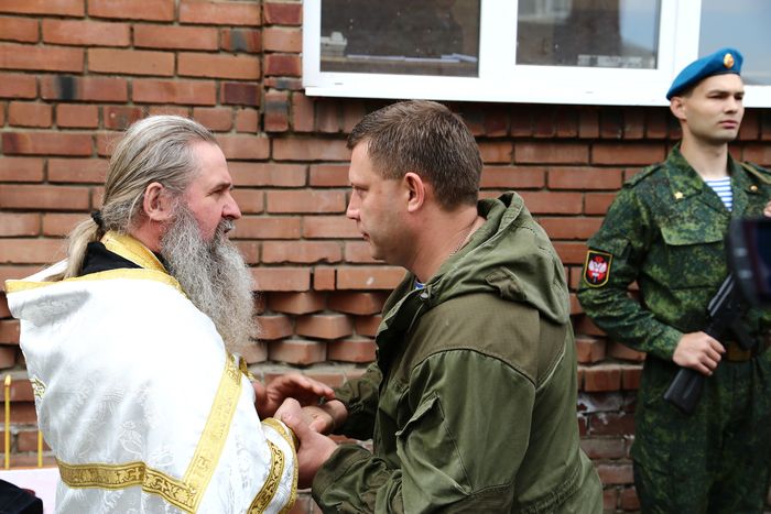 Александр Захарченко и священник