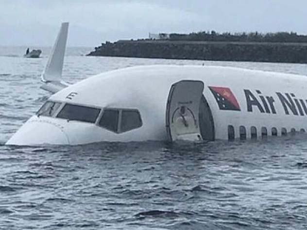 «Боинг» рухнул в воду у берегов Микронезии
