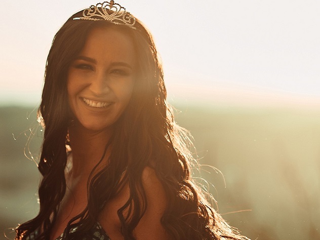 Телеведущая Ольга Бузова