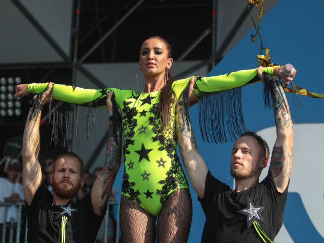 С кем встречается Бузова? - бизнесмен