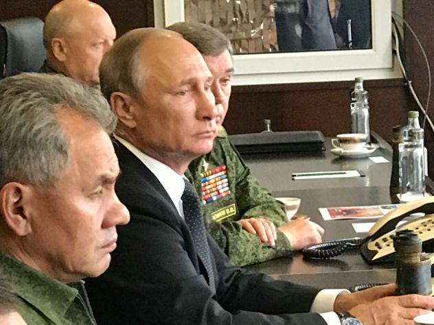 Путин выступил на учениях «Восток» Путин посетил учения «Восток»