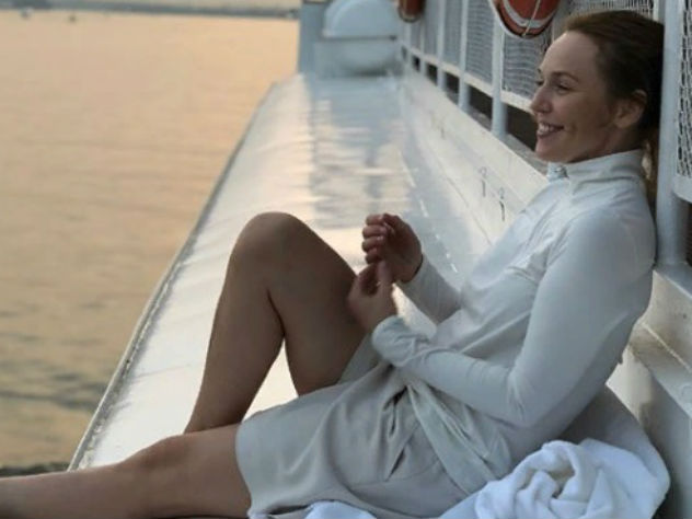 Альбина Джанабаева искупалась в канале Москвы