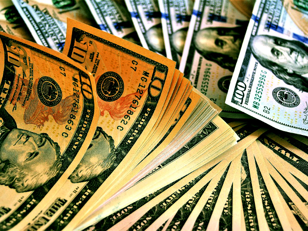 В Минфине заявили, что доллар надо исключить из обычного делового оборота