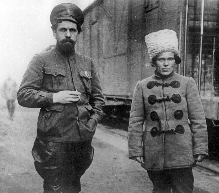 Павел Дыбенко с Нестором Махно в 1918 году. 