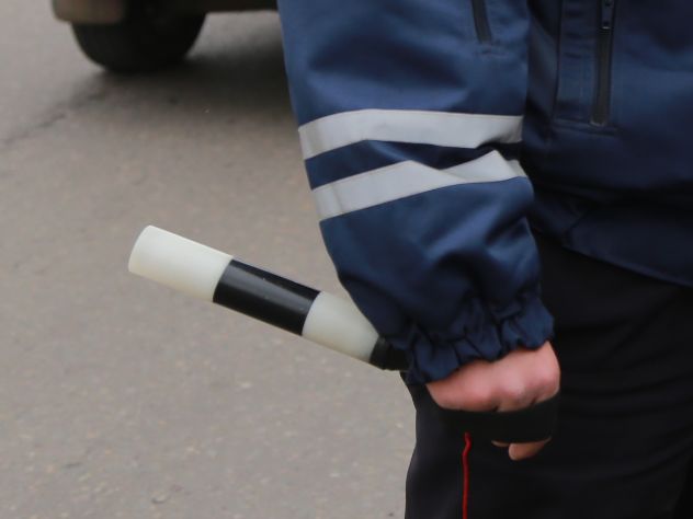 Сотрудники ГИБДД не смогут боальше снимать номер Сотрудников ГИБДД ограничат в полномочиях