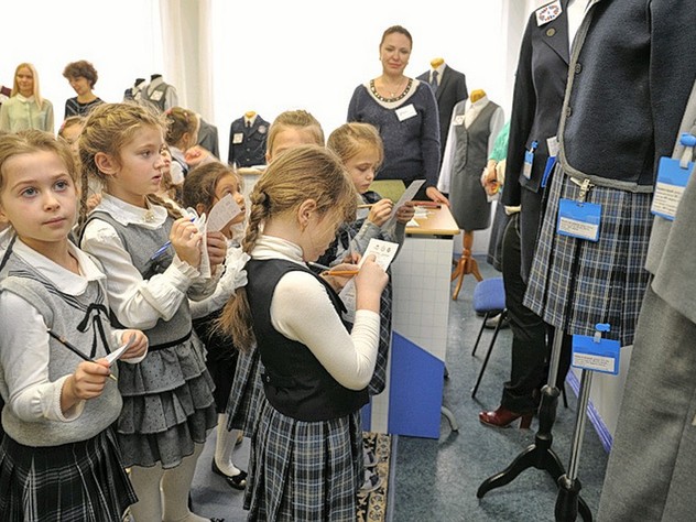 Большинство россиян выступают за введение школьной формы