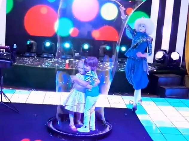 Видео праздника детей Галкина и Пугачевой