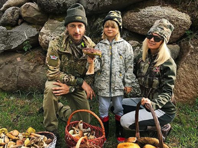Плющенко и Рудковская открыли грибной сезон
