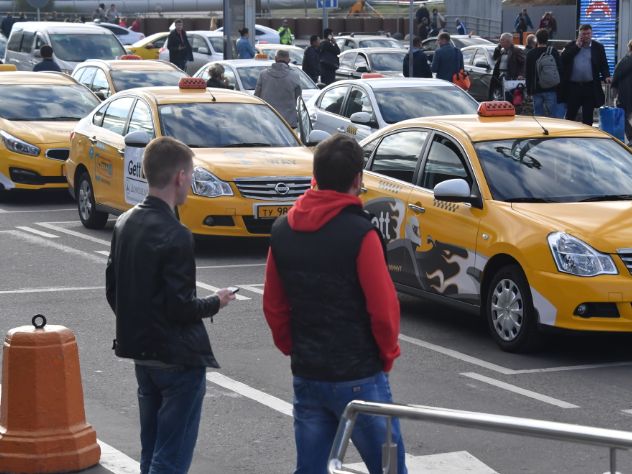 Навязчивых таксистов хотят выгнать из аэропортов