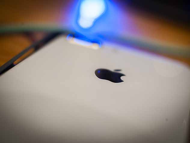 Место в очереди за новыми iPhone продают дороже, чем сам гаджет