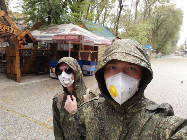 В Армянске раздали жителям 80 тысяч марлевых масок