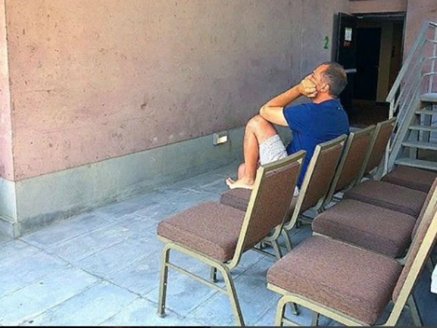 Демис Карибидис показал самый бюджетный кинотеатр