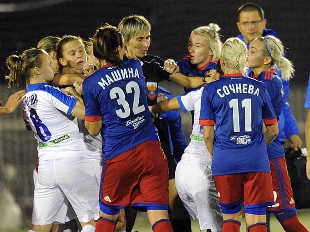 Харламов пошутил на тему футбола и машины