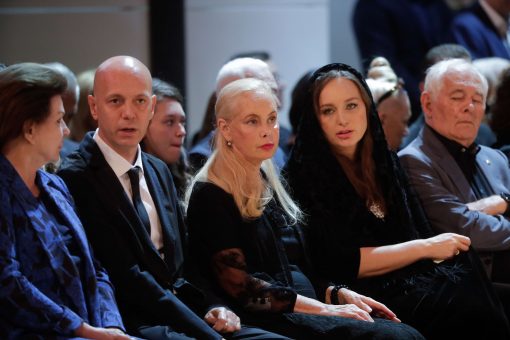 Фото с церемонии прощания с Кобзоном