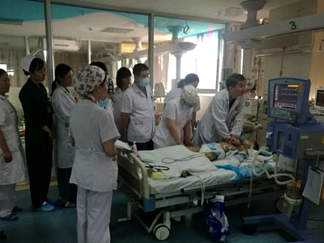 Китайские врачи пять часов спасали ребенка с остановившимся сердцем