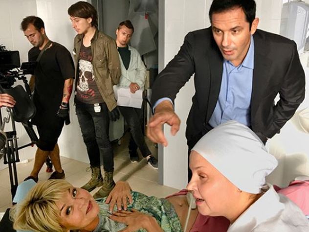 Юлия Меньшова показала округлившийся животик