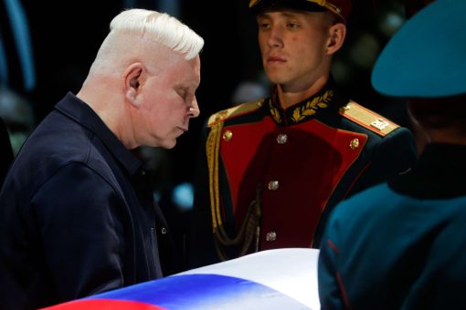 Борис Моисеев на прощании с Кобзоном