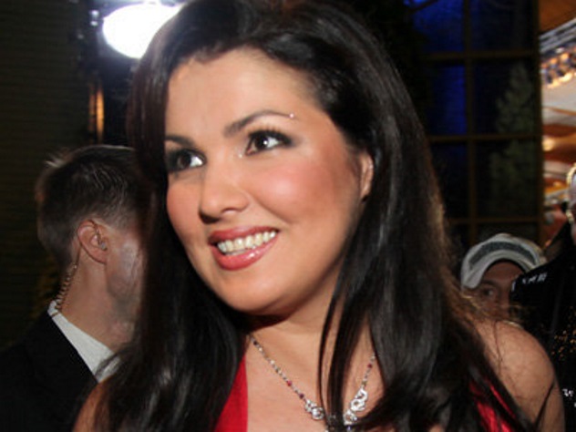 Сын Анны Нетребко закружил маму в танце