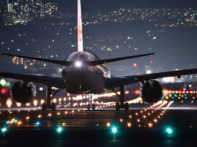 Тюменский самолет сел в Саргуте с одним выключенным двигателем