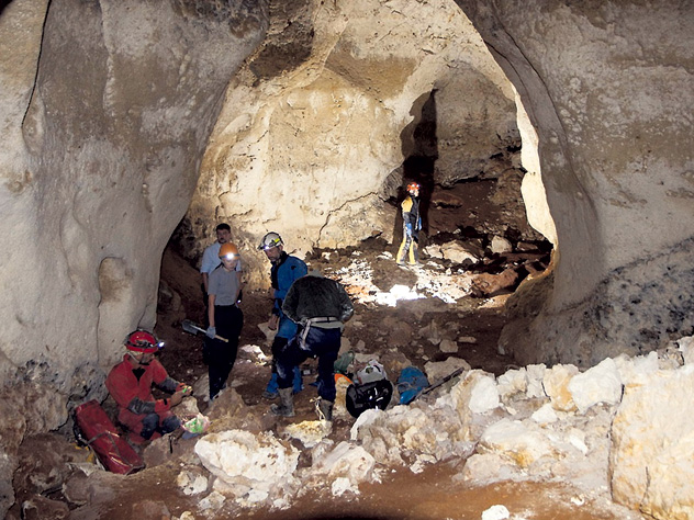 Специалисты надеются найти в подземелье скелеты неандертальцев