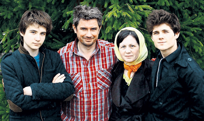 Дружная семья: Глеб, Александр, Елена и Петр Коврижных