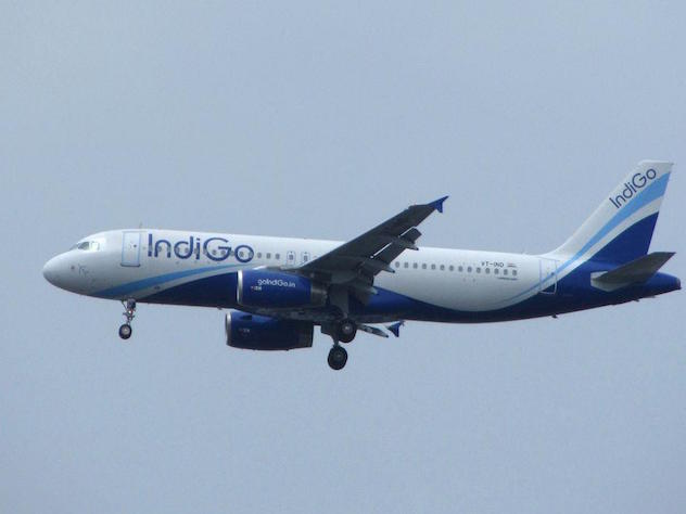 IndiGo самолет Индия зарядка