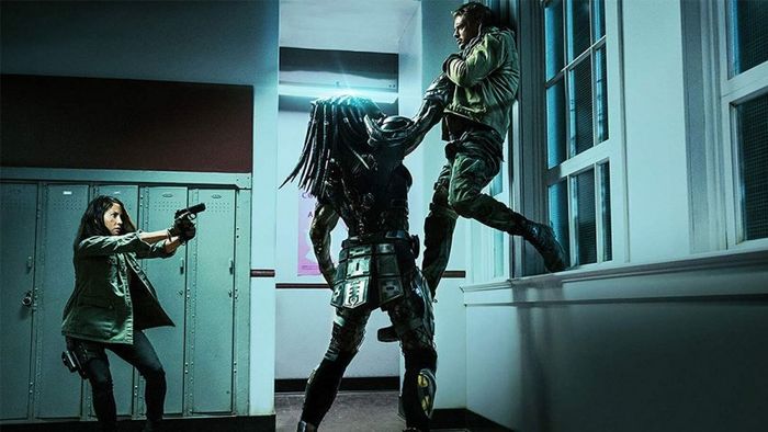 Кадр из фильма "Хищник" (2018)